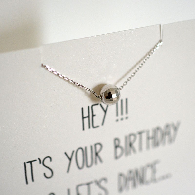 Carte Anniversaire avec un bijou en argent Livraison de Carte Anniversaire avec un bijou en argent Livraison de
