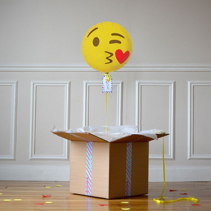 Ballon Cadeau Emoji Bisou Coeur - The PopCase