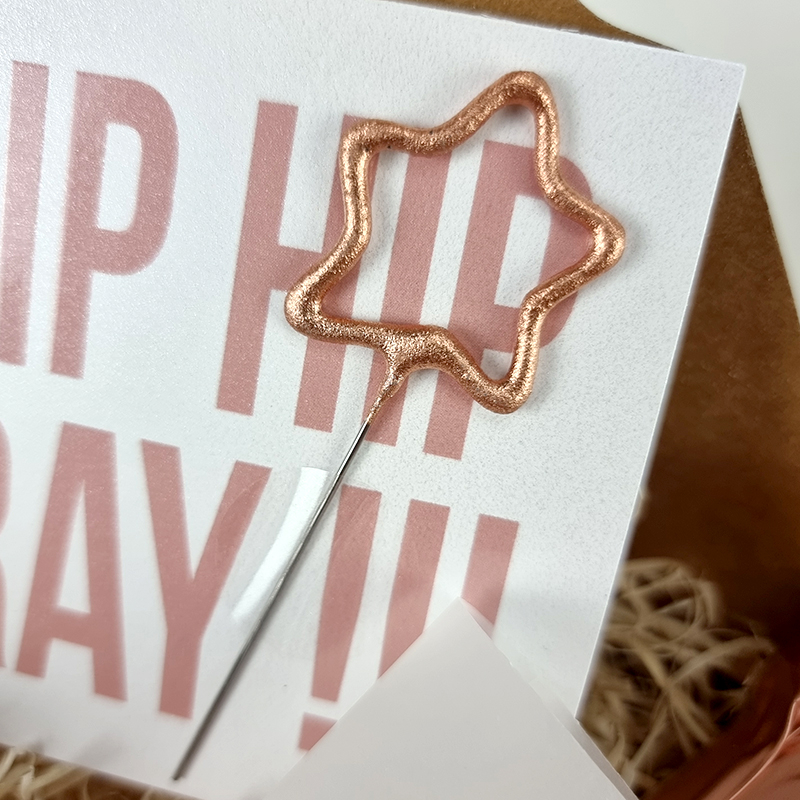 Box - Hip Hip Hip Hooray - Bougie crépitante - The PopCase