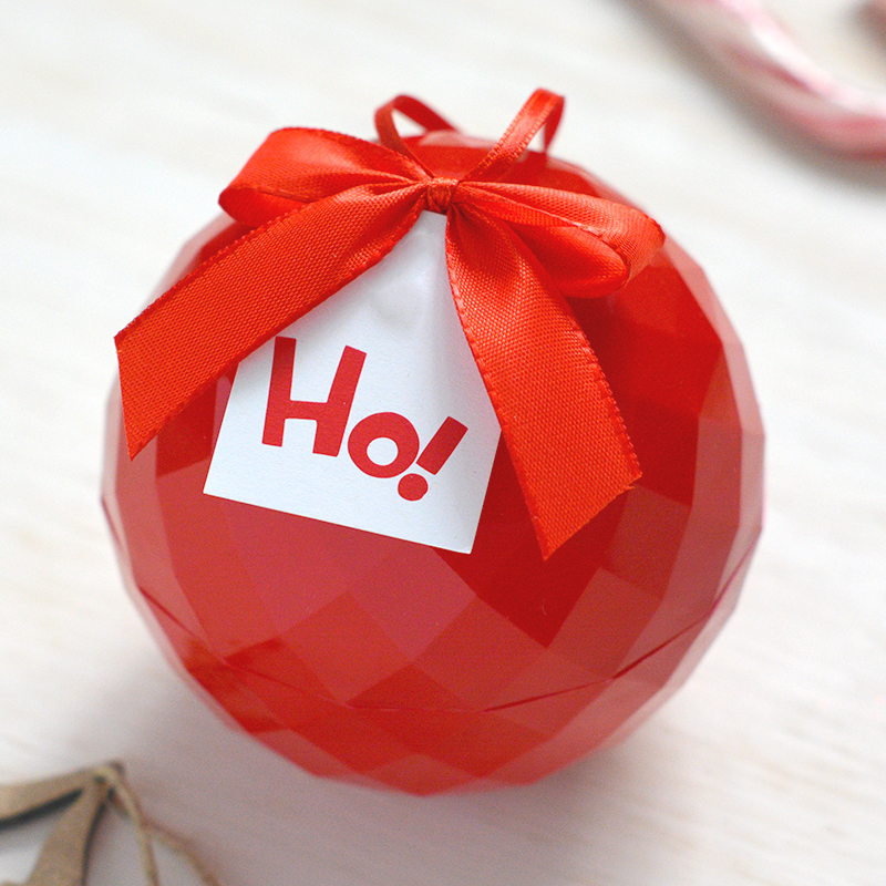 Boule de Noël en chocolat personnalisée avec un message