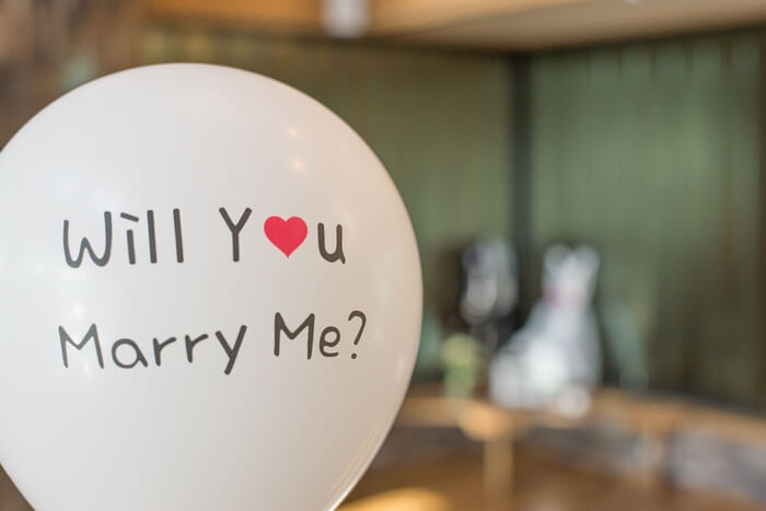 demande en mariage originale avec ballon